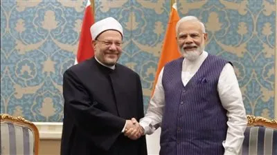 رئيس وزراء الهند يستقبل مفتي الجمهورية في مقر إقامته لزيارته الرسمية يالقاهرة