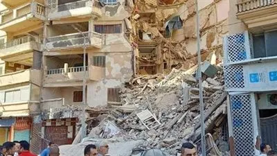 ساكنة بعقار الإسكندرية تكشف مفاجأة تسببت في انهياره (فيديو)