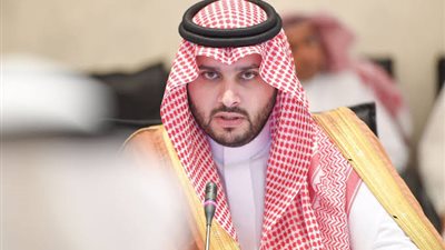 الأمير تركي بن محمد بن فهد ينقل تعازي القيادة في وفاة الشيخ سالم الصباح