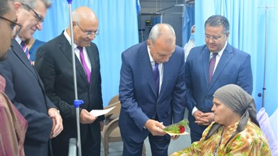 محافظ القليوبية يقدم الهدايا للأيتام والمسنين والأطقم الطبية بمناسبة عيد الأضحى 