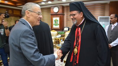 الأنبا بشارة يهنئ محافظ المنيا والقيادات الأمنية بعيد الأضحى المبارك 