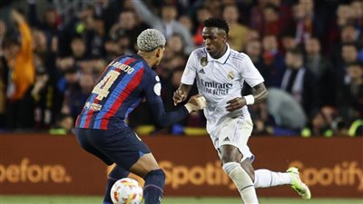 كل ما تريد معرفته عن الصفقة التي أشعلت الحرب بين برشلونة وريال مدريد