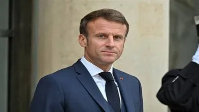 الرئيس الفرنسي يجتمع برؤساء البلديات وسط استمرار الاضطرابات في البلاد