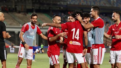 نجم الأهلي يحسم موقفه من الانتقال إلى الزمالك