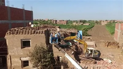 توفير مسكن بديل لأسرة المنزل المنهار بالمنوفية