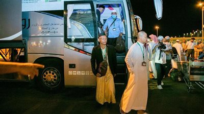 مغادرة 1780 حاجًا من برنامج ضيوف خدم الحرمين الشريفين للحج إلى أوطانهم بعد أدائهم فريضة الحج