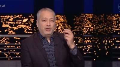 أب يحاول دهس بناته بسيارته.. تفاصيل صادمة من الوالدة 