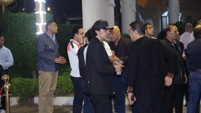 فارس يحضر عزاء الراحل علاء عبد الخالق (فيديو)