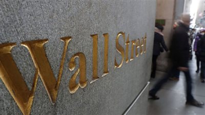 قبيل صدور محضر الفيدرالي.. اللون الأحمر يخيم علي مؤشرات 