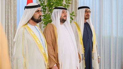 وزير الاستثمار الإماراتي يؤدي اليمين القانونية أمام رئيس الدولة ونائبه