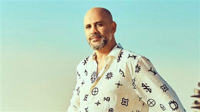 بعد تحقيقها 10 مليون مشاهدة.. عزيز الشافعي يغني 