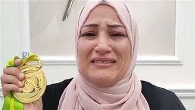 هل عرضت والدته الميدالية الذهبية للبيع؟.. والد اللاعب عمر شتا يكشف تفاصيل الأزمة (فيديو) 