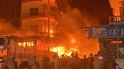 نشوب حريق هائل في معرض أحذية بجمصة (صور) 