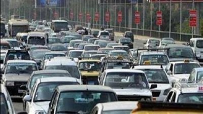 نشرة الظهيرة.. كثافات مرورية متحركة بطرق ومحاور القاهرة والجيزة