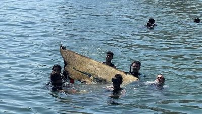 طلاب تربية رياضية الإسكندرية يشاركون في مبادرة تنظيف الميناء الشرقي 