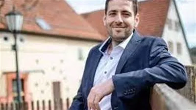 أصبح عمدة لبلدة ألمانية.. من هو اللاجئ السوري ريان الشبل؟