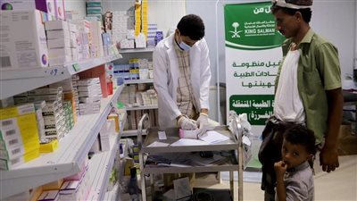 العيادات الطبية المتنقلة لمركز الملك سلمان للإغاثة في حرض تقدم خدماتها لـ 195 مستفيدًا 