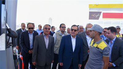 محافظ الإسكندرية ووزير البترول يفتتحان محطة شركة 