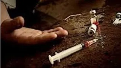 التحقيقات في العثور على جثة شاب داخل شقة بالخليفة: جرعة هيروين زائدة