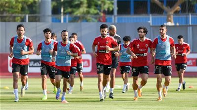 استعدادا لمواجهة الزمالك.. محاضرة فنية وتعليمات خاصة لحراس المرمى في مران الأهلي