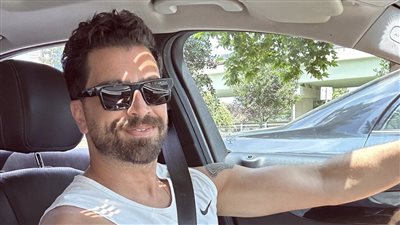 بإطلالة صيفية.. معتصم النهار يتألق بأحدث ظهور له