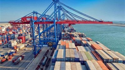 أكثر من مليون سفينة.. ماذا قدمت قناة السويس لمصر منذ تأميمها؟ (فيديو)