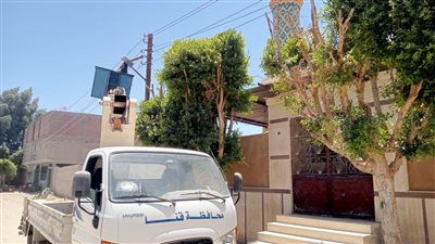 صيانة الأعطال الكهربية والكشافات المعطلة ورفع كفاءة الإنارة بشوارع أبومناع غرب في دشنا