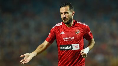 قاذقة الصواريخ.. الأهلي يحسم موقفه من عودة خليفة علي معلول
