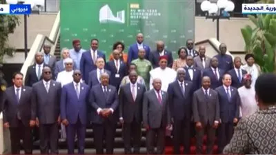 بمشاركة السيسي.. صورة تذكارية للقادة المشاركين بقمة منتصف العام التنسيقية بالاتحاد الإفريقي