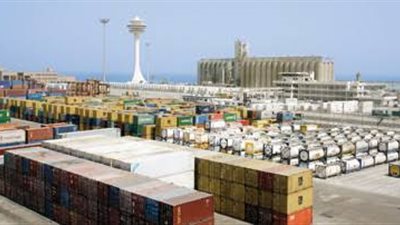 ميناء الملك عبدالعزيز يستقبل أكبر سفينة حاويات منذ إنشائه