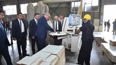 نجاح مصنع أتيكو في تصنيع إسطمبات خشبية للأوتوبيسات