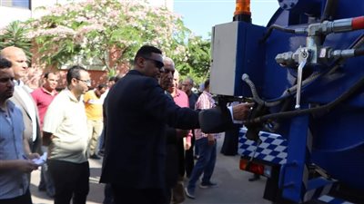 محافظ الدقهلية يشهد استلام دفعة جديدة من سيارات النافوري التي تستخدم في حالات الطوارئ وتسليك الصرف 