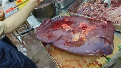 ضبط 4.5 طن مقطعات دواجن وكبدة واسماك مملحة ولحوم غير صالحة بالجيزة