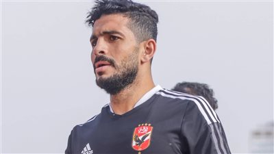 محاكمة اللاعب أيمن أشرف في قضية تبديد الشيكات.. بعد قليل