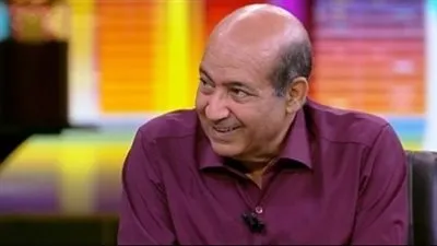 طارق الشناوي يعلق على ظهور أسما شريف منير حليقة الرأس في مهرجان القاهرة للدراما