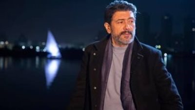 بـ مناسبة تتويج النادي الأهلي.. أحمد وفيق يا بخت لاعبي الأهلي بيسلموا على الخطيب