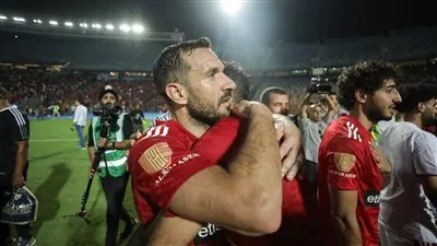 علي معلول يهدي لقب الدوري المصري إلى جماهير الأهلي 