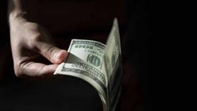 سعر الدولار اليوم في البنوك والسوق السوداء.. هبوط مفاجئ للأخضر