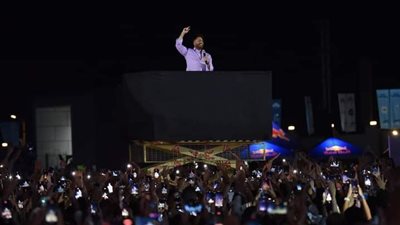 تامر حسني بحضور كامل العدد في أولى حفلات مهرجان العلمين