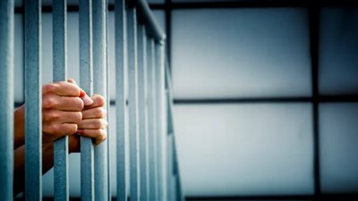 بـ430 عبوة مجهولة المصدر.. حجز بائع تعبئة مستحضرات تجميل