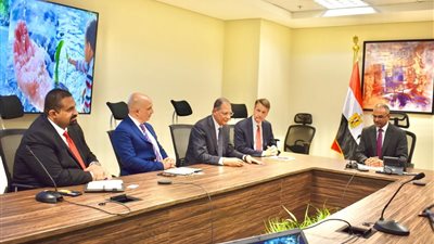 نائب وزير الإسكان يلتقى أحد التحالفات العالمية المتخصصة في تنفيذ  مشروعات مياه الشرب والصرف الصحي 