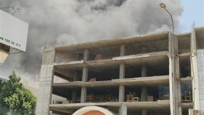 6 إصابات بحريق مصنع أخشاب بالعبور