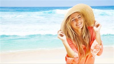 إليكِ طرق الاعتناء بشعرك خلال المصيف