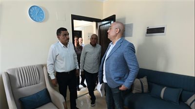 وزير الإسكان: لا نغلق أى منشآت صناعية.. ولا بد من الالتزام بالمعايير القياسية 
