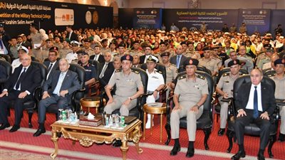 الكلية الفنية العسكرية تنظم اليوم العلمى للأنشطة العلمية المختلفة 