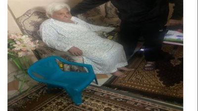 الأجهزة الأمنية بالقاهرة تقدم المساعدة لسيدة مسنة عقب إنزلاقها داخل شقتها 