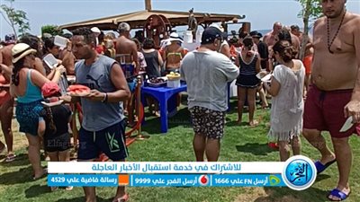 إقبال كبير من السياح على شواطئ مرسى علم ومهرجان الفواكه تجذب أنظارهم (صور)