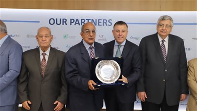 مجلس جامعة عين شمس يكرم رئيسها الحالي وعدد من رؤسائها السابقين