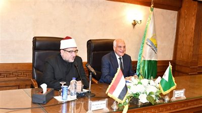 وزير الأوقاف ومحافظ الجيزة يلتقيان قيادات الدعوة (صور)
