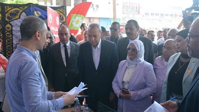 محافظ القليوبية يفتتح ملتقى توظيف بنادي المؤسسة العمالية (صور)